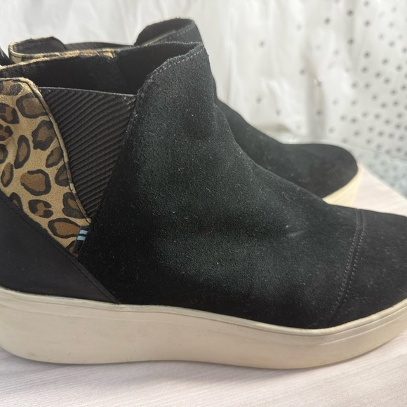 Tom’s women’s Black Suede Women's Ankle Boots - Picture 3 of 6